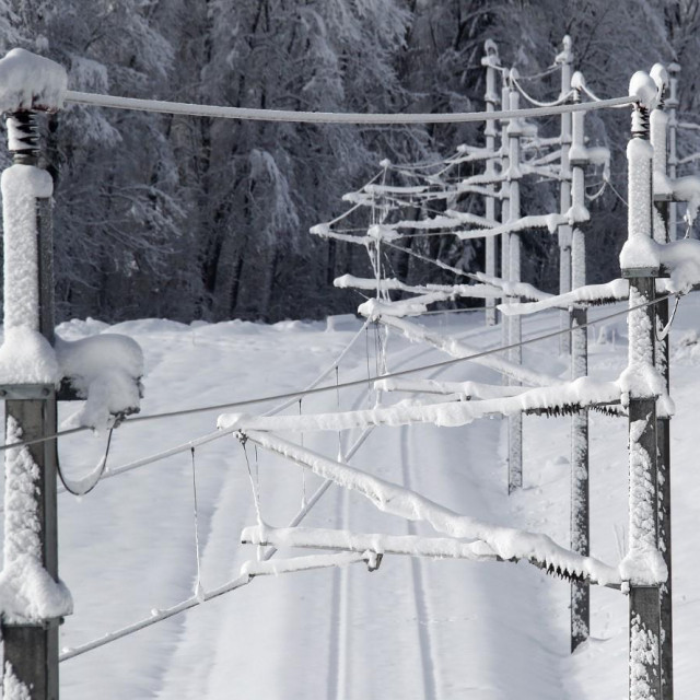 Brojni dalekovodi pod snijegom u Austriji također su energetski rizik