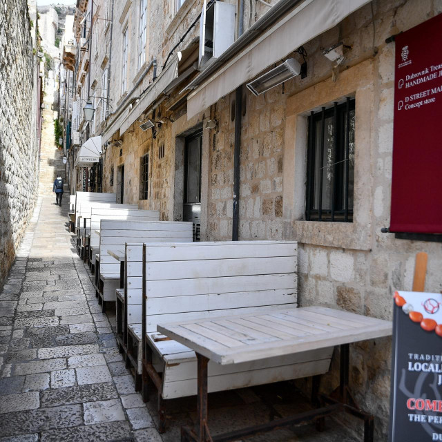 Specijal DV&lt;br /&gt;
Dubrovnik, 310122.&lt;br /&gt;
U dubrovackoj gradskoj jezgri zatvorena je vecina ugostiteljskih objekata.&lt;br /&gt;