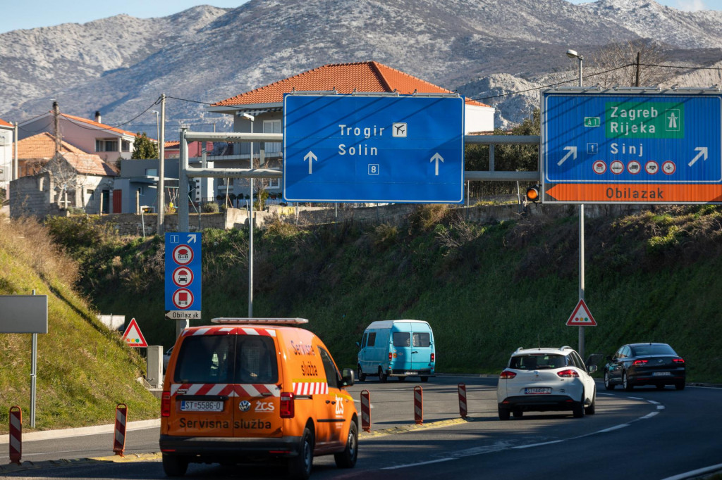 Zbog jakog vjetra teretna vozila se preusmjeruju na staru cestu Split-Klis&lt;br /&gt;
 