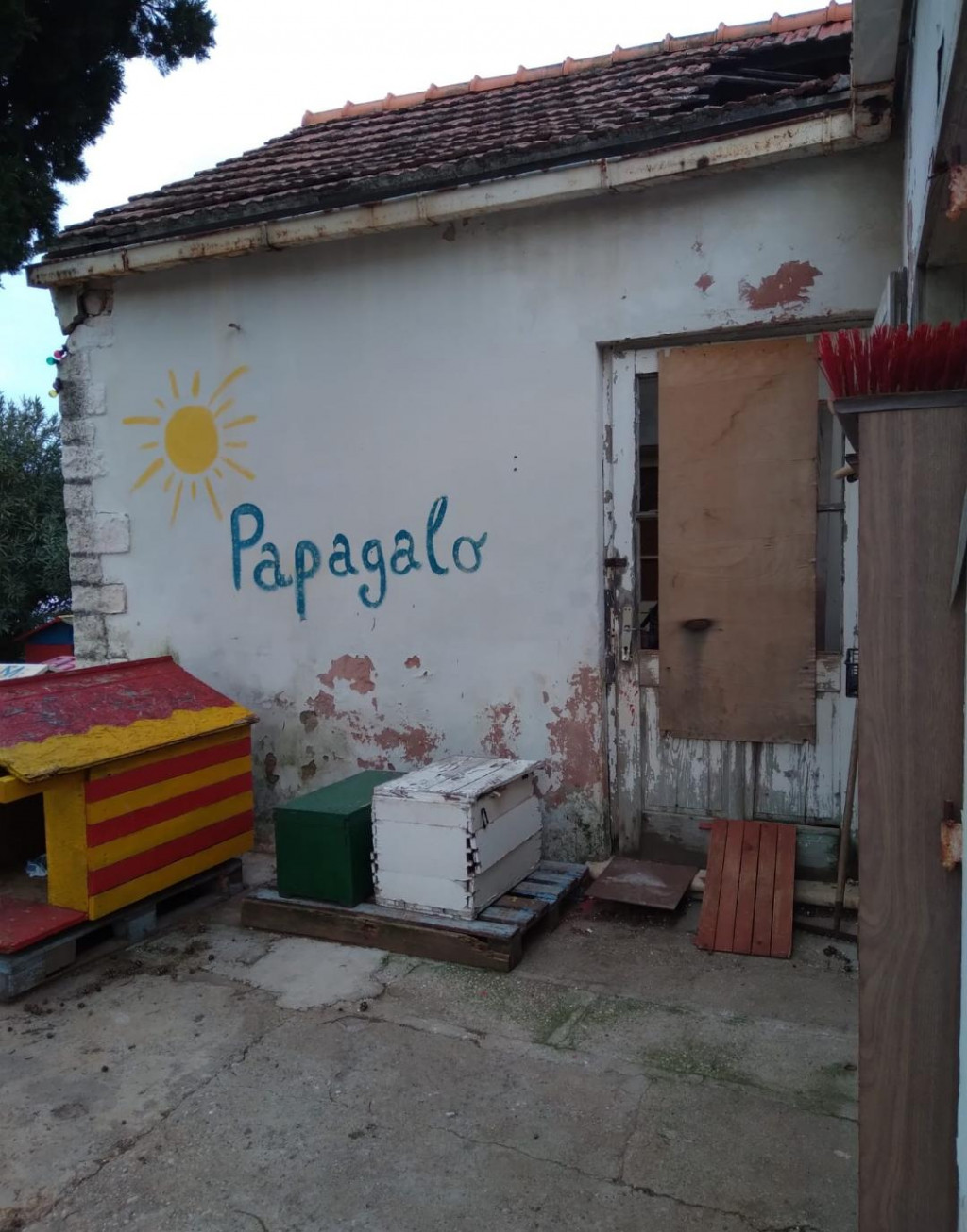 Korčulanski ilegalni azil Papagalo