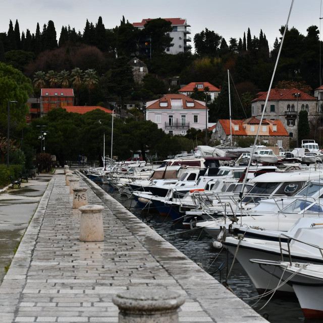 Vremenske neprilike u ponedjeljak poslijepodne ipak su zaobišle Dubrovnik