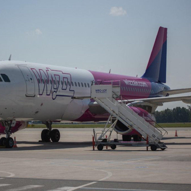 S obzirom na to da je u prodaji 13 međunarodnih linija Wizz Aira prema Splitu i Dubrovniku, na određenima je došlo do povećanja broja tjednih rotacija u odnosu na prošlu ljetnu sezonu