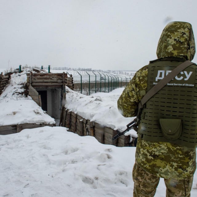 Ukrajinski graničar iščekuje pokrete agresorske armade
