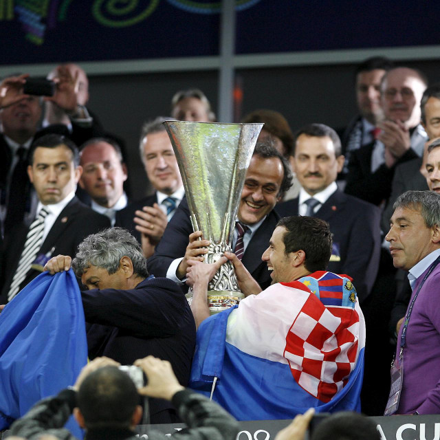 Darijo Srna je u Istanbulu 2009. kao kapetan Šahtara preuzeo pokal pobjednika Kupa UEFA