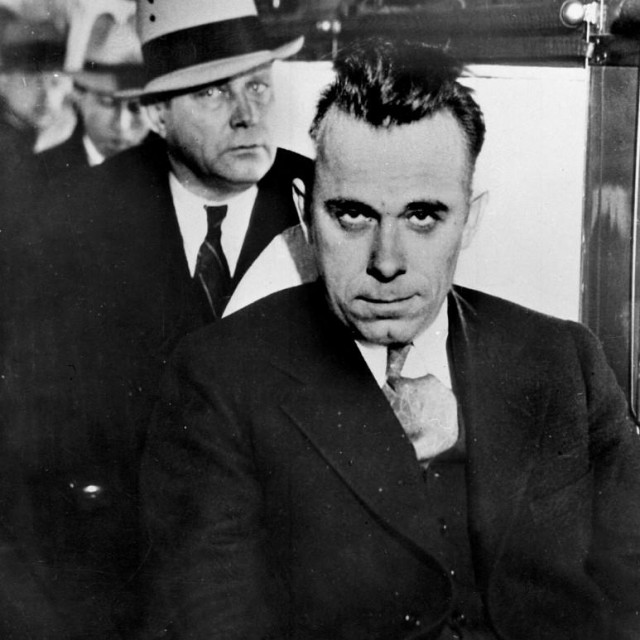 John Dillinger, s pratnjom