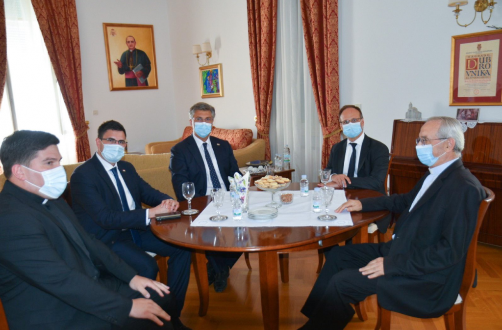 Plenković sa suradnicima posjetio je nadbiskupa Puljića prošlog kolovoza u Zadru