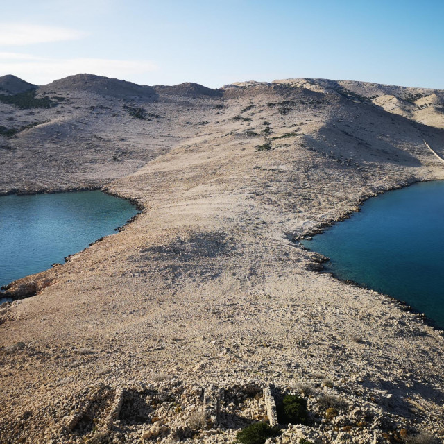 Pag, mjesečeva površina u koju je upisana agonija&lt;br /&gt;
Shutterstock