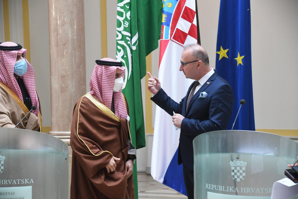 Ministar vanjskih i europskih poslova Gordan Grlić Radman susreo se s ministrom vanjskih poslova Kraljevine Saudijske Arabije princom Faisalom bin Farhanom Al- Saudom