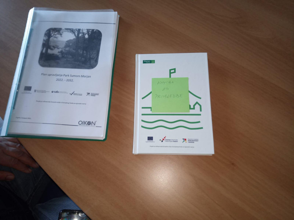 Knjiga primjedbi na prijedlog Plana upravljanja park-šumom Marjan obična je bilježnica