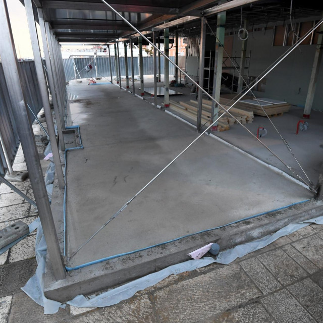 Betoniranje javne površine na Branimirovoj obali: terasa kafića ”Branimir”