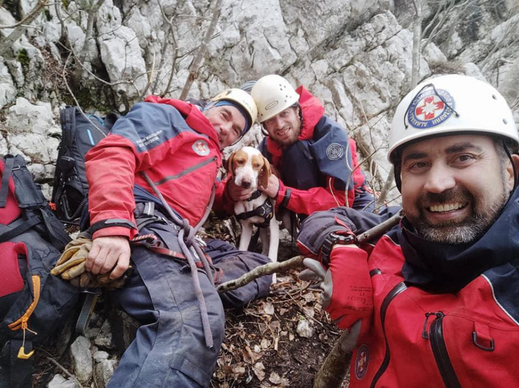 Zahvaljujući pripadnicima HGSS stanice Orebić, spašen je i drugi pas