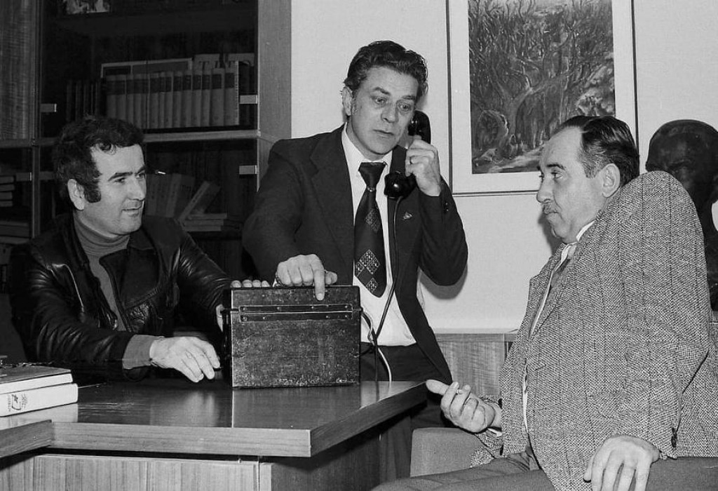 &amp;#39;3G&amp;#39; mreža: Zdenko Juričević, Tonči Restović i Vinko Karmelić, prvi ljudi otoka Brača gledaju u telefon&lt;br /&gt;
 