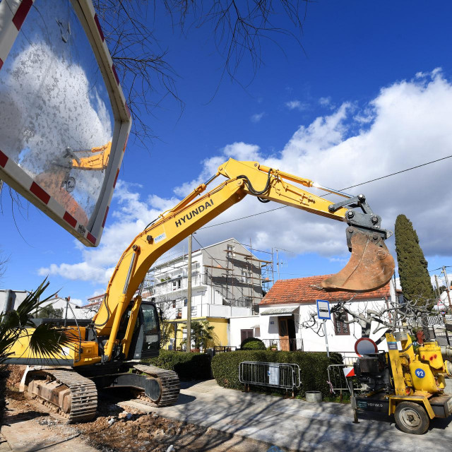 Radovi na izgradnji kanalizacijske mreže u gradskom predjelu Diklo, koji se odvijaju u sklopu projekta Aglomeracije Zadar-Petrčane&lt;br /&gt;
 