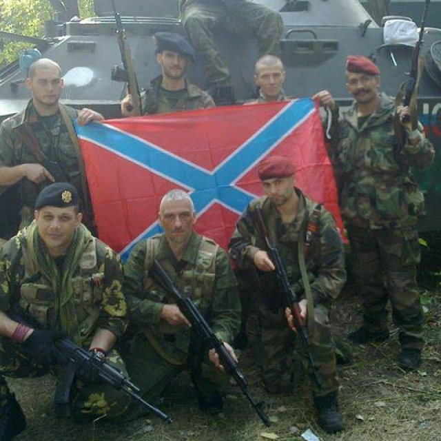 Grupa proruskih separatista u Donbasu, među kojima je i jedan od državljana Srbije, Radomir Počuča (dolje lijevo), koji je kasnije u Srbiji osuđen na godinu i pol dana zatvora