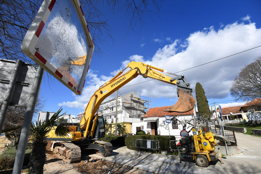 Radovi na izgradnji kanalizacijske mreže u gradskom predjelu Diklo, koji se odvijaju u sklopu projekta Aglomeracije Zadar-Petrčane&lt;br /&gt;
 