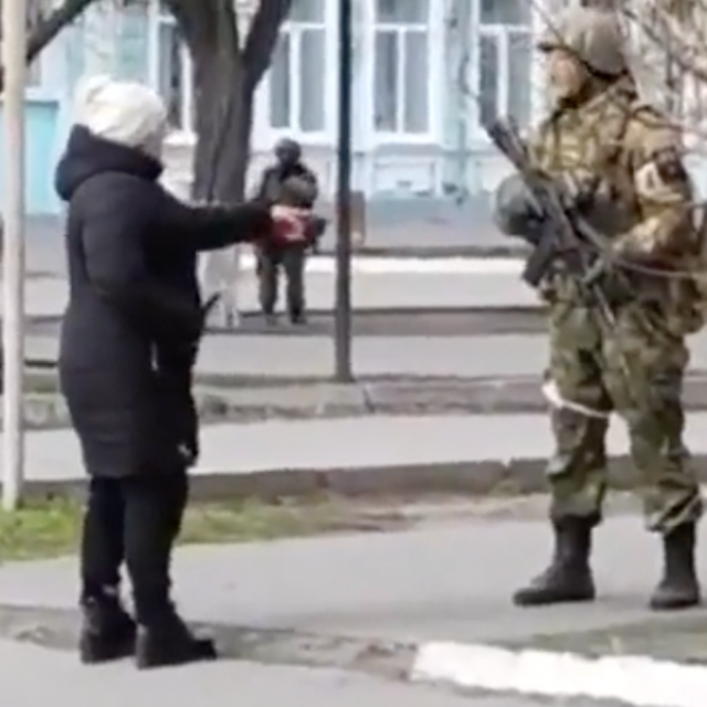 Ukrajinka ruskom vojniku: &amp;#39;Odsad ste prokleti! Kažem vam!&amp;#39;
