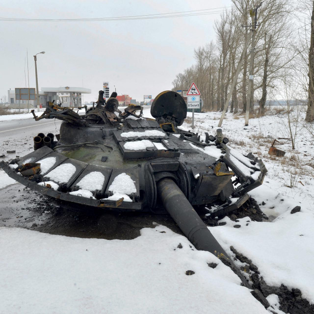 Uništeni ruski tenk na ulazu u Harkiv