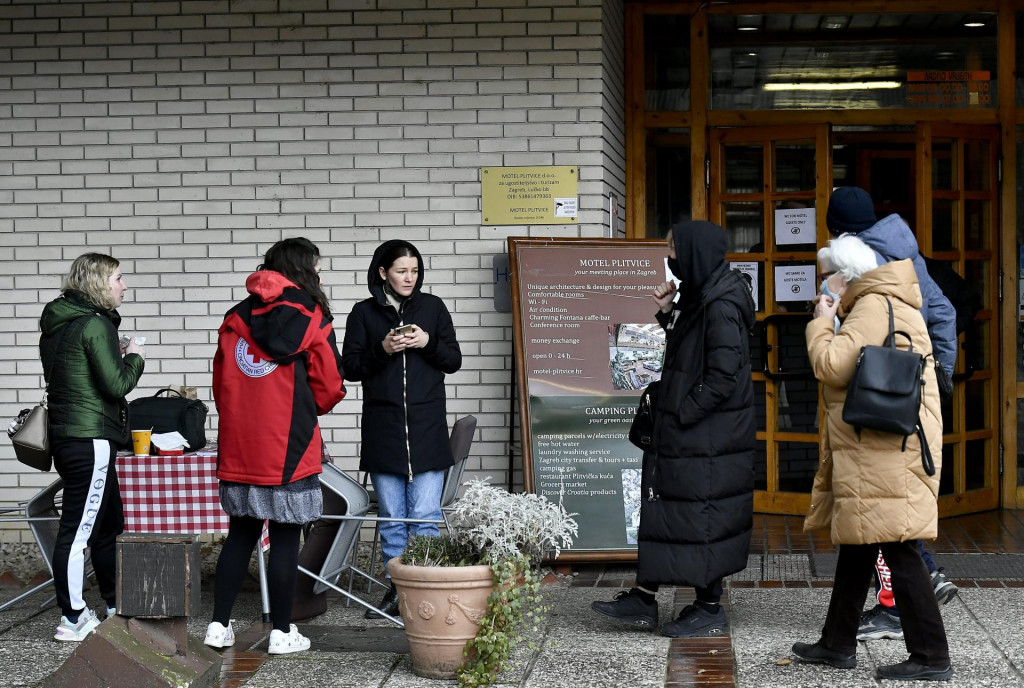 Aktivnosti Crvenog križa u motelu Plitvice u kojeg stižu izbjeglice iz Ukrajine. Za sada je većina od njih samo u tranzitu&lt;br /&gt;
 