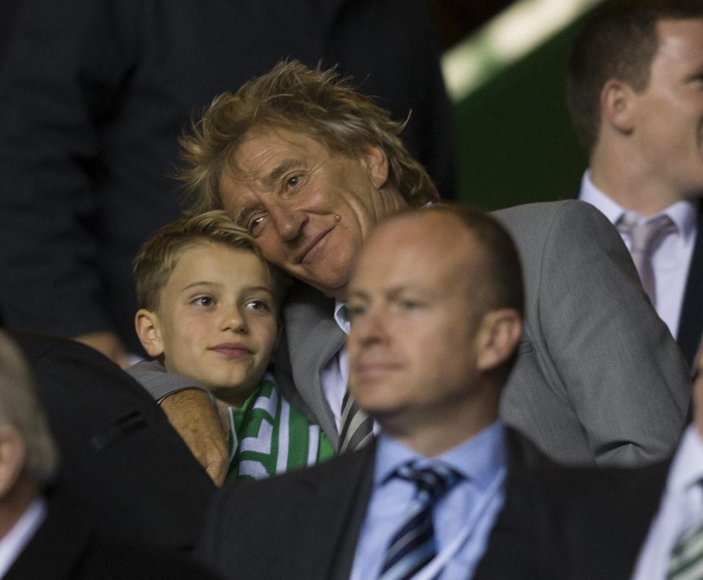 Rod Stewart i sin Alastair snimljeni prije nekoliko godina za vrijeme utakmice Celtica i Manchester Cityja u Glasgowu