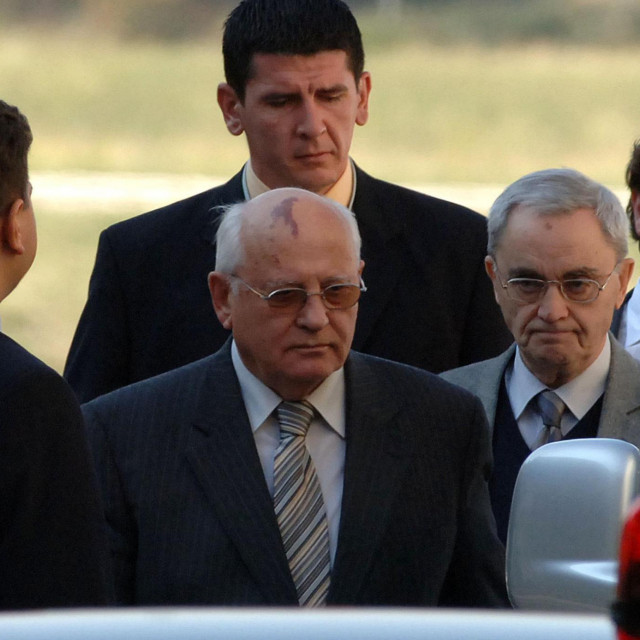 Gorbačov na splitskom aerodromu 2006. godine