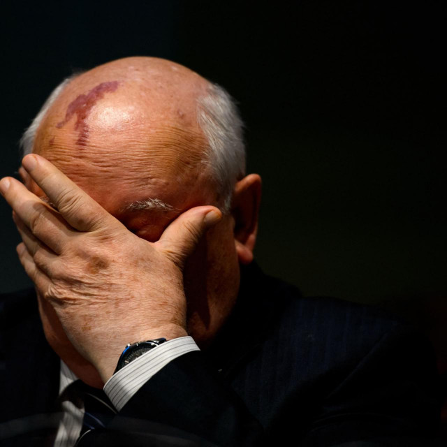 Gorbačov u rujnu 2013., nezadovoljan stanjem po pitanju međunarodnog okoliša, siromaštva i sigurnosti&lt;br /&gt;
 