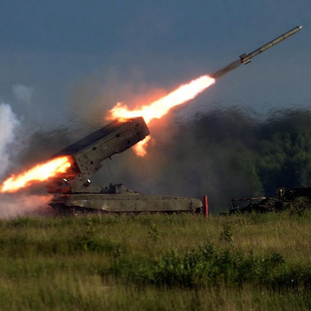 Ruski lanser TOS-1 riga aerosolne bombe