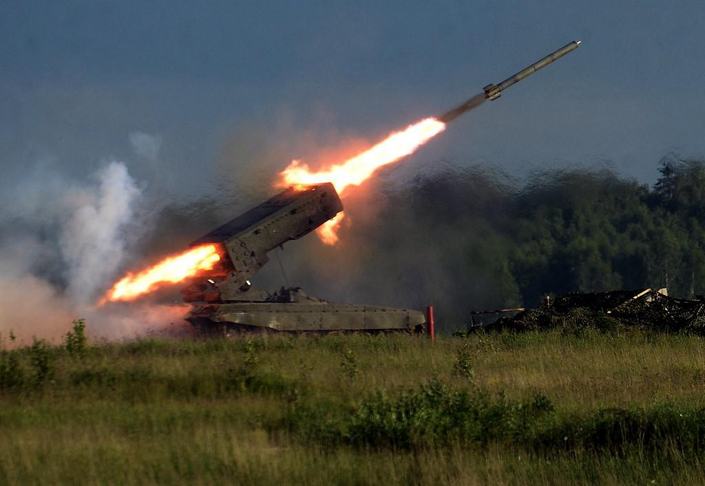 Ruski lanser TOS-1 riga aerosolne bombe