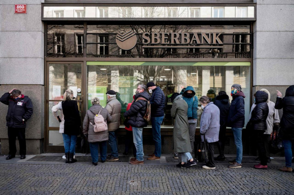 Redovi pred bankom u Rusiji
