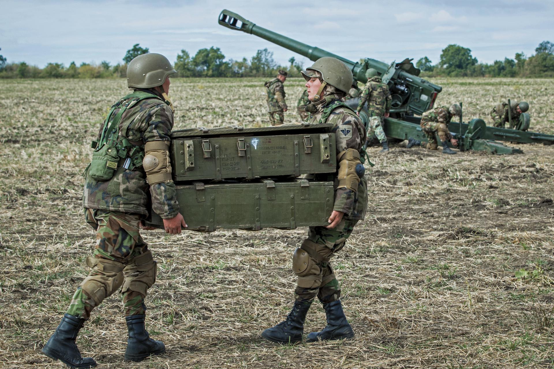 Войска в молдавии. Солдаты Молдавии. Военные учения в Молдавии. Сухопутные войска Молдавии. Молдавские войска.