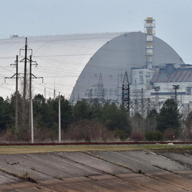 Betonska kupola nad reaktorom u Černobilu