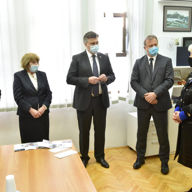 Premijer Andrej Plenković tijekom posjeta Lige protiv raka Zadar