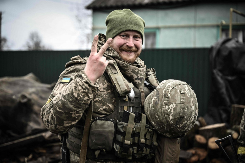 Ukrajinski predsjednik uputio je poziv ljudima širom svijeta da dođu i da se bore rame uz rame s Ukrajincima protiv ruske invazije (na fotografiji ukrajinski vojnik)
