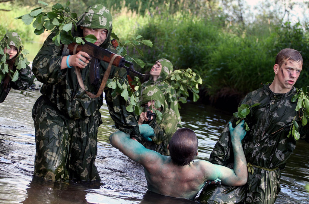 Obuka se provodi u svim uvjetima, pa tako i u vodi i pod vodom&lt;br /&gt;
AFP