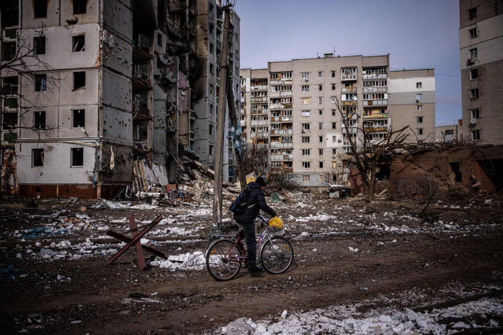 Službeni izvještaji kažu kako je 47 ljudi poginulo pri ruskom bombardiranju Chernihiva
