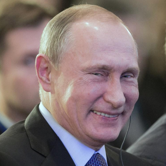 Jedna od rijetkih fotografija gdje Putina možemo vidjeti nasmiješenog