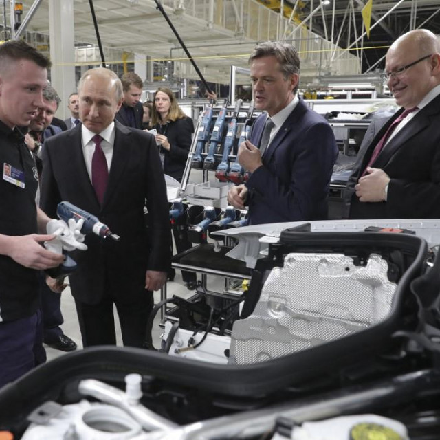 Putin u posjeti novoj tvornici Mercedesa blizu Moskve, 2019. godine. 