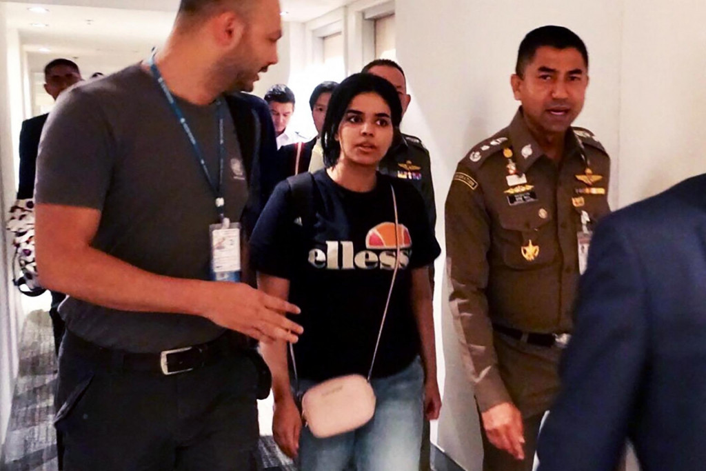 Rahaf Mohammed al-Qanun snimljena 2019. godine na aerodromu u Bangkoku