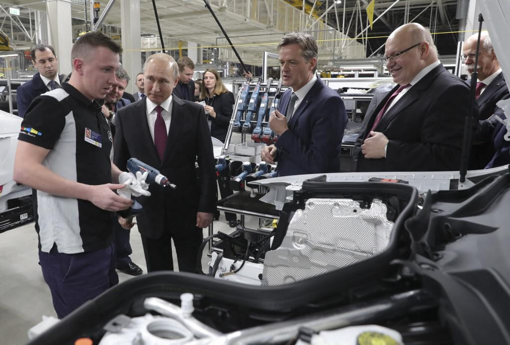 Putin u posjeti novoj tvornici Mercedesa blizu Moskve, 2019. godine. 