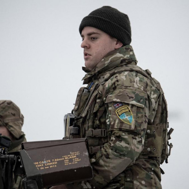 Među najmanje četiri Britanca koja su pobjegla kako bi se pridružili bojišnici u Ukrajini je i tinejdžer Coldstream Guardsman