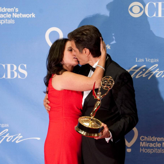 Sa suprugom Lisom na dodjeli Emmyja: u brojnim intervjuima dr. Oz naglašava njihovu ljubav i odnos