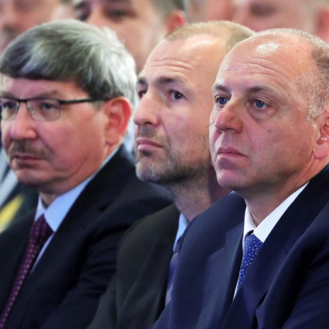 &lt;p&gt;Andrej Meljničenko (u sredini)&lt;/p&gt;
