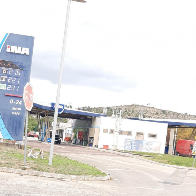 &lt;p&gt;Cijene goriva na benzinskim crpkama u Hercegovini i dalje su niže od onih u Hrvatskoj (arhivska fotografija)&lt;/p&gt;
