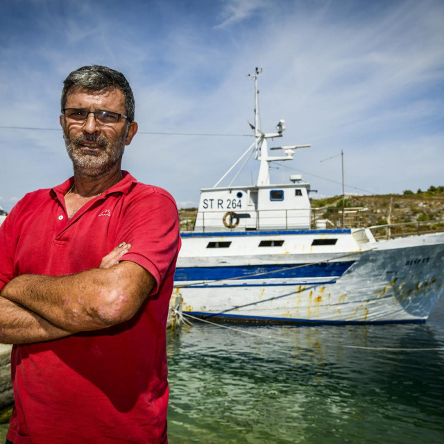 &lt;p&gt;Antonio Šunjić, vlasnik ribarskog broda &amp;#39;Dišpet&amp;#39;, na iskrcaju ribe u Zečevu kod Rogoznice&lt;/p&gt;
