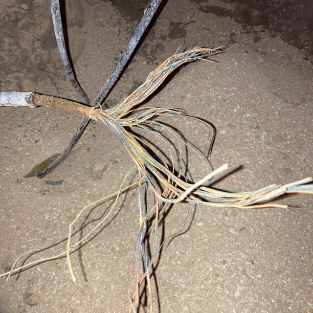 &lt;p&gt;Fotografija presječenog kabela na Diklu&lt;/p&gt;

