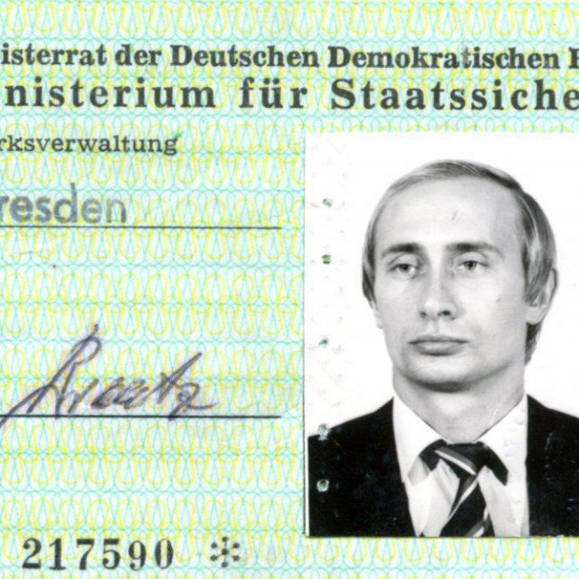 &lt;p&gt;Putinova iskaznica za ulazak u Stasi&lt;/p&gt;
