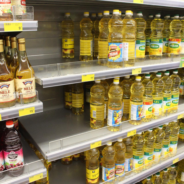 &lt;p&gt;Suncokretovo ulje je posebno tražen artikal, mnogi kupuju po 5 do 10 litara&lt;/p&gt;
