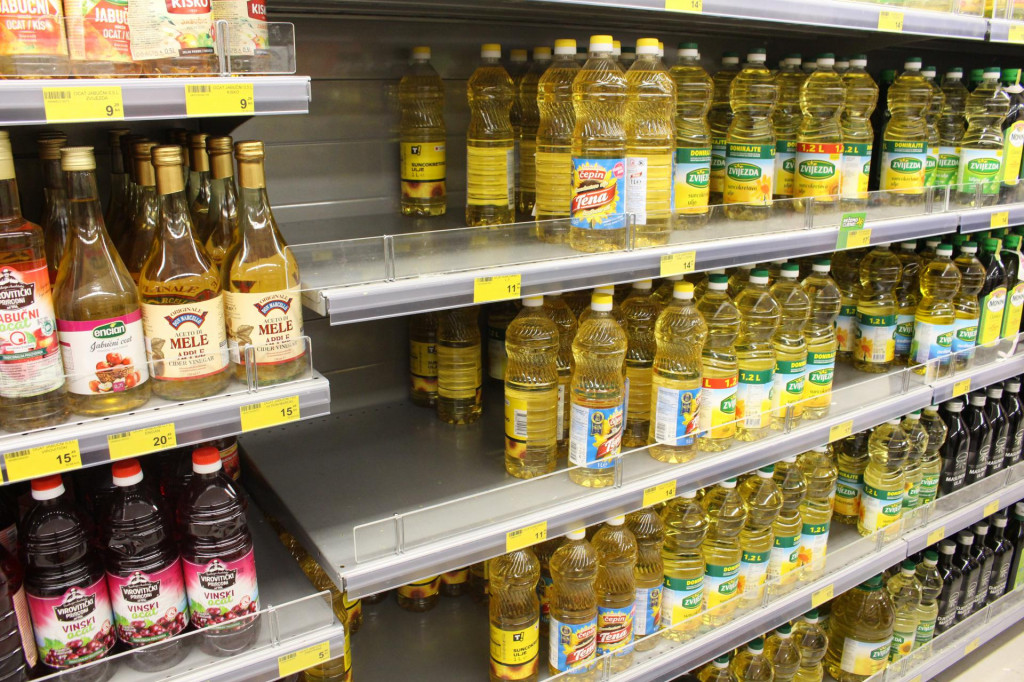 &lt;p&gt;Suncokretovo ulje je posebno tražen artikal, mnogi kupuju po 5 do 10 litara&lt;/p&gt;
