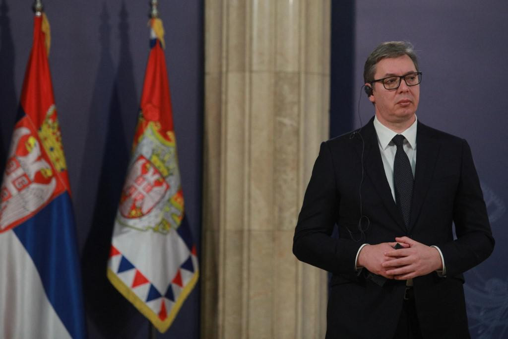 &lt;p&gt;Aleksandar Vučić pažljivo sluša poruke iz Bruxellesa, na jedno uho. Drugo je okrenuto Moskvi&lt;/p&gt;

