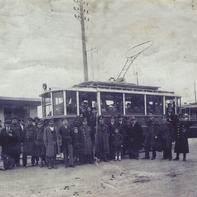 &lt;p&gt;Trenutak preuzimanja prvih tramvajskih kola u prosincu 1910.godine&lt;/p&gt;
