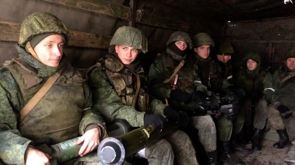 &lt;p&gt;Fotografija ruskog ministarstva obrane od 16. ožujka prikazuje mlade ruske vojnike u ukrajinskoj regiji Herson&lt;/p&gt;
